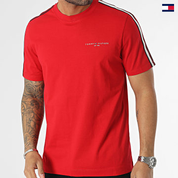 https://laboutiqueofficielle-res.cloudinary.com/image/upload/v1627647047/Desc/Watermark/5logo_tommyhilfiger_watermark.svg Tommy Hilfiger - Tee Shirt A Bandes Global Stripe Prep 0050 Rouge