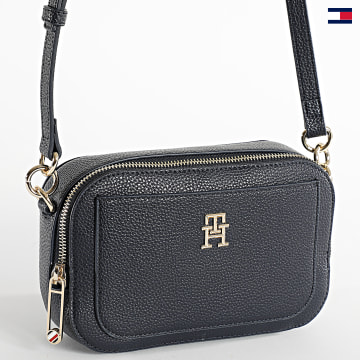 https://laboutiqueofficielle-res.cloudinary.com/image/upload/v1627647047/Desc/Watermark/5logo_tommyhilfiger_watermark.svg Tommy Hilfiger - Sac A Main Femme Emblem 4501 Bleu Marine