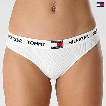 https://laboutiqueofficielle-res.cloudinary.com/image/upload/v1627647047/Desc/Watermark/5logo_tommyhilfiger_watermark.svg Tommy Hilfiger - String 4216 Blanc