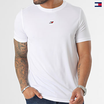 https://laboutiqueofficielle-res.cloudinary.com/image/upload/v1627647047/Desc/Watermark/5logo_tommyhilfiger_watermark.svg Tommy Sport - Tee Shirt Essential Training Small Logo 0441 Blanc