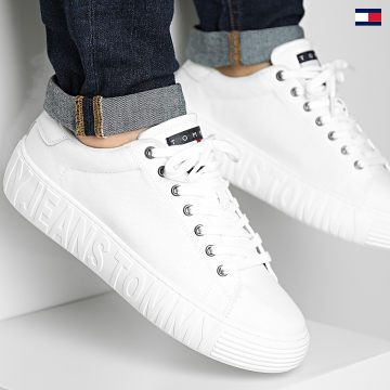 https://laboutiqueofficielle-res.cloudinary.com/image/upload/v1627647047/Desc/Watermark/5logo_tommyhilfiger_watermark.svg Tommy Jeans - Baskets Canvas Outsole 1160 White