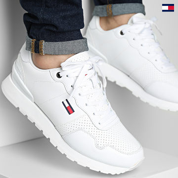https://laboutiqueofficielle-res.cloudinary.com/image/upload/v1627647047/Desc/Watermark/5logo_tommyhilfiger_watermark.svg Tommy Jeans - Baskets Lifestyle Leather Runner 0665 White