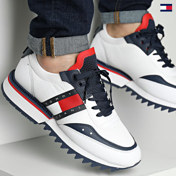 https://laboutiqueofficielle-res.cloudinary.com/image/upload/v1627647047/Desc/Watermark/5logo_tommyhilfiger_watermark.svg Tommy Jeans - Baskets Treck Cleated 1137 White