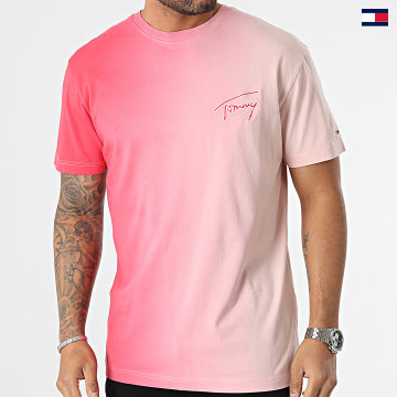 https://laboutiqueofficielle-res.cloudinary.com/image/upload/v1627647047/Desc/Watermark/5logo_tommyhilfiger_watermark.svg Tommy Jeans - Tee Shirt Signature 6315 Rose Dégradé
