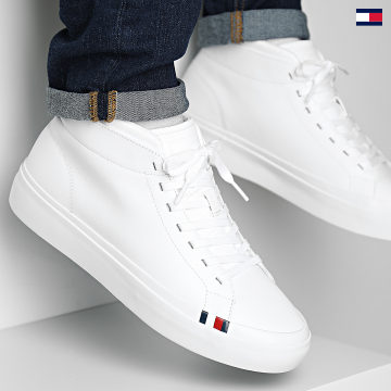 https://laboutiqueofficielle-res.cloudinary.com/image/upload/v1627647047/Desc/Watermark/5logo_tommyhilfiger_watermark.svg Tommy Hilfiger - Baskets Elevated Vulcan Leather Mid 4419 White