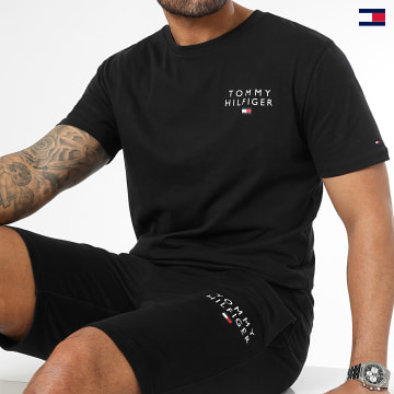 https://laboutiqueofficielle-res.cloudinary.com/image/upload/v1627647047/Desc/Watermark/5logo_tommyhilfiger_watermark.svg Tommy Hilfiger - Ensemble Tee Shirt Et Short Jogging 2916 2881 Noir
