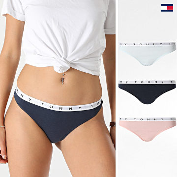 https://laboutiqueofficielle-res.cloudinary.com/image/upload/v1627647047/Desc/Watermark/5logo_tommyhilfiger_watermark.svg Tommy Hilfiger - Lot De 3 String Femme 2521 Bleu Marine Bleu Clair Rose