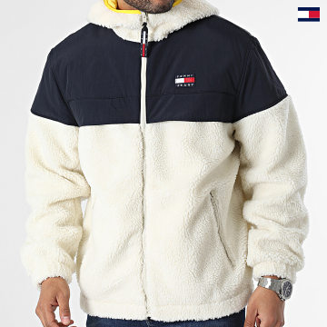 https://laboutiqueofficielle-res.cloudinary.com/image/upload/v1627647047/Desc/Watermark/5logo_tommyhilfiger_watermark.svg Tommy Jeans - Veste Fourrure Chicago Sherpa 6630 Beige Clair