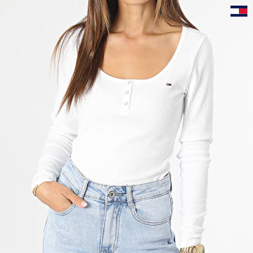 https://laboutiqueofficielle-res.cloudinary.com/image/upload/v1627647047/Desc/Watermark/5logo_tommyhilfiger_watermark.svg Tommy Jeans - Tee Shirt Manches Longues Femme Button Rib 7540 Blanc