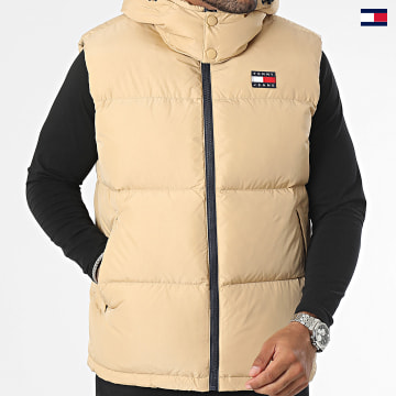 https://laboutiqueofficielle-res.cloudinary.com/image/upload/v1627647047/Desc/Watermark/5logo_tommyhilfiger_watermark.svg Tommy Jeans - Doudoune Capuche Sans Manches Alaska 4447 Beige Foncé