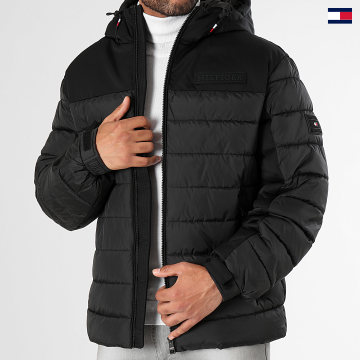 https://laboutiqueofficielle-res.cloudinary.com/image/upload/v1627647047/Desc/Watermark/5logo_tommyhilfiger_watermark.svg Tommy Hilfiger - Doudoune Capuche Mid New York Hooded 4264 Noir