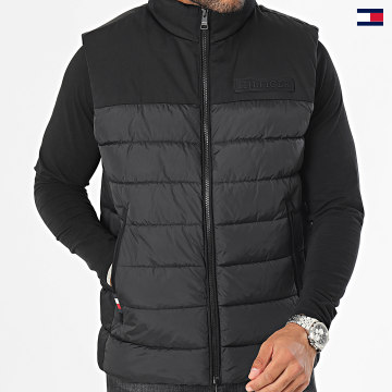 https://laboutiqueofficielle-res.cloudinary.com/image/upload/v1627647047/Desc/Watermark/5logo_tommyhilfiger_watermark.svg Tommy Hilfiger - Doudoune Sans Manches Mid New York Gilet 4262 Noir