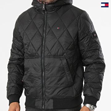 https://laboutiqueofficielle-res.cloudinary.com/image/upload/v1627647047/Desc/Watermark/5logo_tommyhilfiger_watermark.svg Tommy Hilfiger - Doudoune Capuche Mix Quilt 2766 Noir