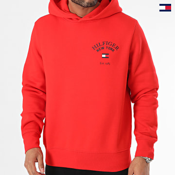 https://laboutiqueofficielle-res.cloudinary.com/image/upload/v1627647047/Desc/Watermark/5logo_tommyhilfiger_watermark.svg Tommy Hilfiger - Sweat Capuche Arched Varsity 3641 Rouge