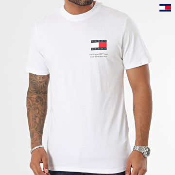 https://laboutiqueofficielle-res.cloudinary.com/image/upload/v1627647047/Desc/Watermark/5logo_tommyhilfiger_watermark.svg Tommy Jeans - Tee Shirt Slim Essential Flag 8263 Blanc