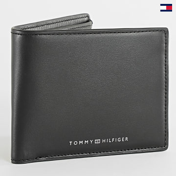 https://laboutiqueofficielle-res.cloudinary.com/image/upload/v1627647047/Desc/Watermark/5logo_tommyhilfiger_watermark.svg Tommy Hilfiger - Portefeuille 1872 Noir