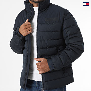 https://laboutiqueofficielle-res.cloudinary.com/image/upload/v1627647047/Desc/Watermark/5logo_tommyhilfiger_watermark.svg Tommy Hilfiger - Doudoune Mid New York 3734 Bleu Marine