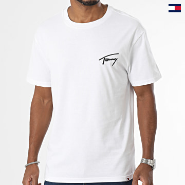 https://laboutiqueofficielle-res.cloudinary.com/image/upload/v1627647047/Desc/Watermark/5logo_tommyhilfiger_watermark.svg Tommy Jeans - Tee Shirt Regular Signature 7994 Blanc