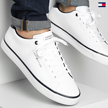 https://laboutiqueofficielle-res.cloudinary.com/image/upload/v1627647047/Desc/Watermark/5logo_tommyhilfiger_watermark.svg Tommy Hilfiger - Baskets Vulcan Core Low Leather Essential 5041 White