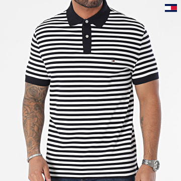 https://laboutiqueofficielle-res.cloudinary.com/image/upload/v1627647047/Desc/Watermark/5logo_tommyhilfiger_watermark.svg Tommy Hilfiger - Polo Manches Courtes A Rayures Regular Polo 1985 7770 Bleu Marine Blanc