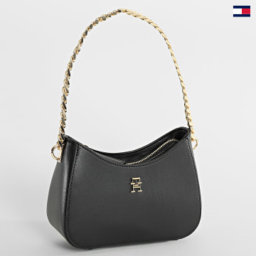 https://laboutiqueofficielle-res.cloudinary.com/image/upload/v1627647047/Desc/Watermark/5logo_tommyhilfiger_watermark.svg Tommy Hilfiger - Sac A Main Femme Refined Chain Shoulder 6079 Noir Doré