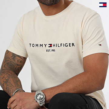 https://laboutiqueofficielle-res.cloudinary.com/image/upload/v1627647047/Desc/Watermark/5logo_tommyhilfiger_watermark.svg Tommy Hilfiger - Tee Shirt Logo 1797 Beige