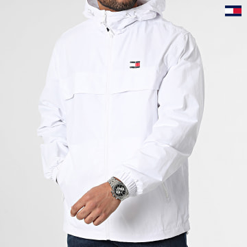 https://laboutiqueofficielle-res.cloudinary.com/image/upload/v1627647047/Desc/Watermark/5logo_tommyhilfiger_watermark.svg Tommy Jeans - Coupe-Vent Chicago 7983 Blanc