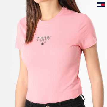 https://laboutiqueofficielle-res.cloudinary.com/image/upload/v1627647047/Desc/Watermark/5logo_tommyhilfiger_watermark.svg Tommy Jeans - Tee Shirt Slim Femme Essential Logo 7839 Rose