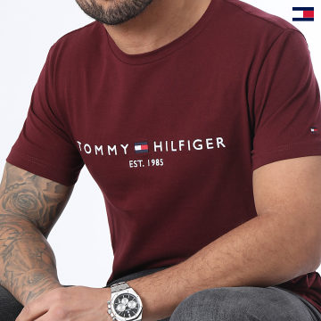 https://laboutiqueofficielle-res.cloudinary.com/image/upload/v1627647047/Desc/Watermark/5logo_tommyhilfiger_watermark.svg Tommy Hilfiger - Tee Shirt Logo 1797 Bordeaux