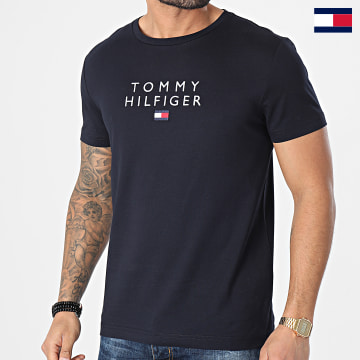 https://laboutiqueofficielle-res.cloudinary.com/image/upload/v1627647047/Desc/Watermark/7logo_tommy_hilfiger.svg Tommy Hilfiger - Tee Shirt Stacked Tommy Flag 7663 Bleu Marine
