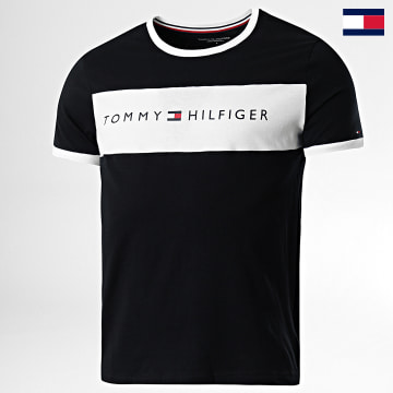 https://laboutiqueofficielle-res.cloudinary.com/image/upload/v1627647047/Desc/Watermark/7logo_tommy_hilfiger.svg Tommy Hilfiger - Tee Shirt CN Logo Flag 1170 Noir