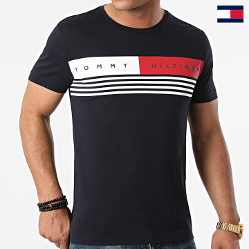 https://laboutiqueofficielle-res.cloudinary.com/image/upload/v1627647047/Desc/Watermark/7logo_tommy_hilfiger.svg Tommy Hilfiger - Tee Shirt Corp Chest Stripe 0327 Bleu Marine