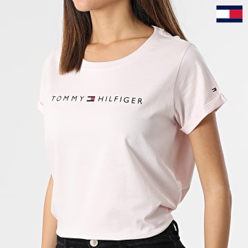 https://laboutiqueofficielle-res.cloudinary.com/image/upload/v1627647047/Desc/Watermark/7logo_tommy_hilfiger.svg Tommy Hilfiger - Tee Shirt Femme Logo 1618 Rose