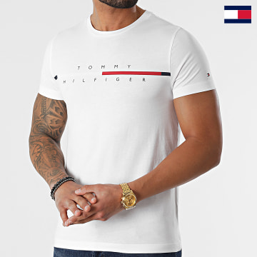 https://laboutiqueofficielle-res.cloudinary.com/image/upload/v1627647047/Desc/Watermark/7logo_tommy_hilfiger.svg Tommy Hilfiger - Tee Shirt Split Logo 2128 Blanc