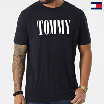https://laboutiqueofficielle-res.cloudinary.com/image/upload/v1627647047/Desc/Watermark/7logo_tommy_hilfiger.svg Tommy Hilfiger - Tee Shirt 2534 Bleu Marine