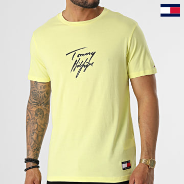 https://laboutiqueofficielle-res.cloudinary.com/image/upload/v1627647047/Desc/Watermark/7logo_tommy_hilfiger.svg Tommy Hilfiger - Tee Shirt Logo 1787 Jaune