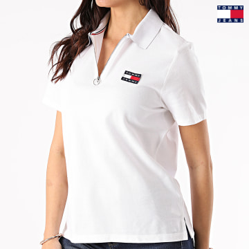 https://laboutiqueofficielle-res.cloudinary.com/image/upload/v1627651009/Desc/Watermark/3logo_tommy_jeans.svg Tommy Jeans - Polo Manches Courtes Femme Tommy Badge 9146 Blanc