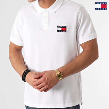 https://laboutiqueofficielle-res.cloudinary.com/image/upload/v1627651009/Desc/Watermark/3logo_tommy_jeans.svg Tommy Jeans - Polo Manches Courtes Tommy Badge 0327 Blanc