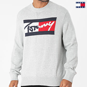 https://laboutiqueofficielle-res.cloudinary.com/image/upload/v1627651009/Desc/Watermark/3logo_tommy_jeans.svg Tommy Jeans - Pull Branded Sweater 1365 Gris Chiné