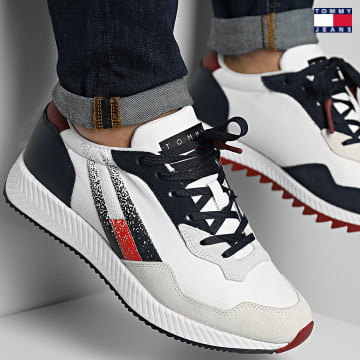 https://laboutiqueofficielle-res.cloudinary.com/image/upload/v1627651009/Desc/Watermark/3logo_tommy_jeans.svg Tommy Jeans - Baskets Track Cleat Mix Runner 0872 White