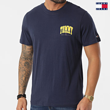 https://laboutiqueofficielle-res.cloudinary.com/image/upload/v1627651009/Desc/Watermark/3logo_tommy_jeans.svg Tommy Jeans - Tee Shirt Chest College Graphic 3290 Bleu Marine