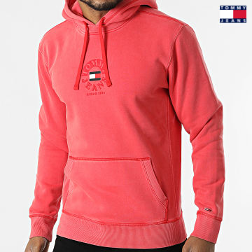 https://laboutiqueofficielle-res.cloudinary.com/image/upload/v1627651009/Desc/Watermark/3logo_tommy_jeans.svg Tommy Jeans - Sweat Capuche Timeless Tommy 2943 Rouge