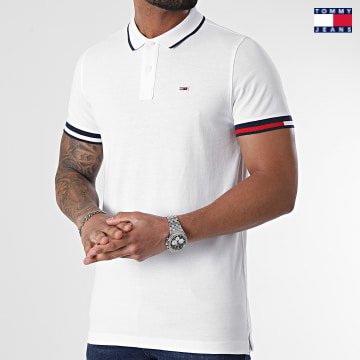 https://laboutiqueofficielle-res.cloudinary.com/image/upload/v1627651009/Desc/Watermark/3logo_tommy_jeans.svg Tommy Jeans - Polo A Manches Courtes Regular Flag Cuffs 2963 Blanc