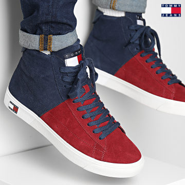 https://laboutiqueofficielle-res.cloudinary.com/image/upload/v1627651009/Desc/Watermark/3logo_tommy_jeans.svg Tommy Jeans - Baskets Retro Mid Vulcan Varsity 0887 Red White Blue