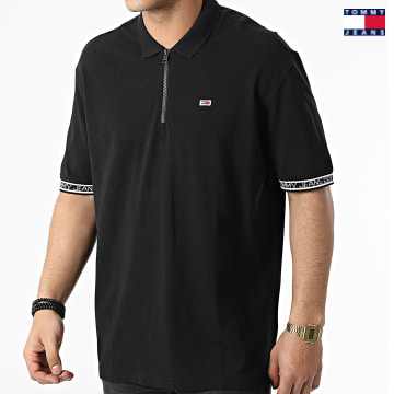 https://laboutiqueofficielle-res.cloudinary.com/image/upload/v1627651009/Desc/Watermark/3logo_tommy_jeans.svg Tommy Jeans - Polo Manches Courtes A Bandes New Casual Tape 2961 Noir