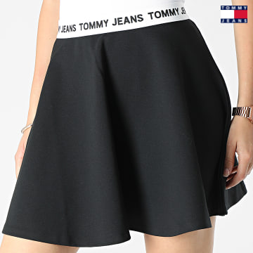 https://laboutiqueofficielle-res.cloudinary.com/image/upload/v1627651009/Desc/Watermark/3logo_tommy_jeans.svg Tommy Jeans - Jupe Patineuse Femme Logo WB 2968 Noir
