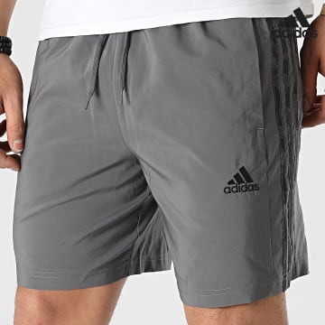 Adidas Sportswear - Pantaloncini da jogging a righe IC1494 Grigio