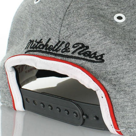 Mitchell and Ness - Casquette Snapback Mitchell And Ness Warm Up Chicago Bulls