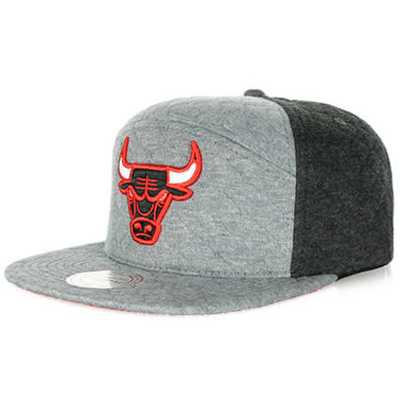 Mitchell and Ness - Casquette Snapback Mitchell And Ness NZ34Z Chicago Bulls