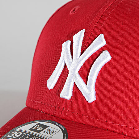 New Era - Casquette 39Thirty League Basic New York Yankees Rouge Blanc